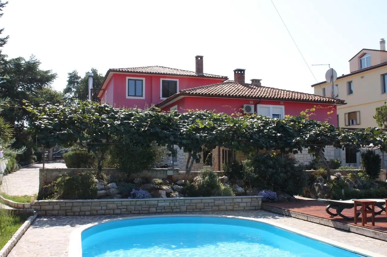 Apartments With A Swimming Pool Umag - 3358