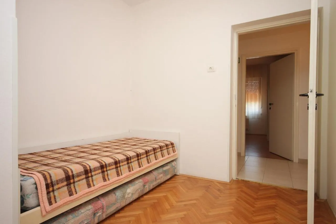 Apartments With A Swimming Pool Umag - 3358