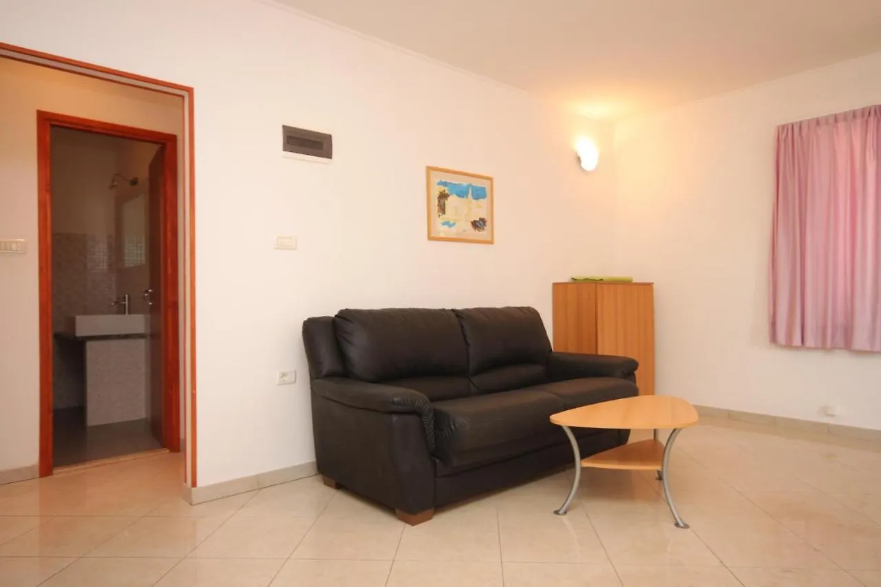 Apartments With A Swimming Pool Umag - 3358