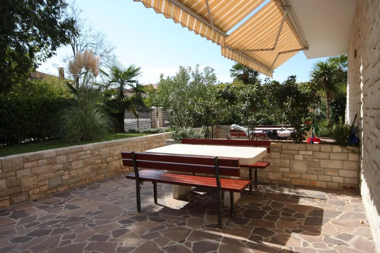 Apartments With A Swimming Pool Umag - 3358