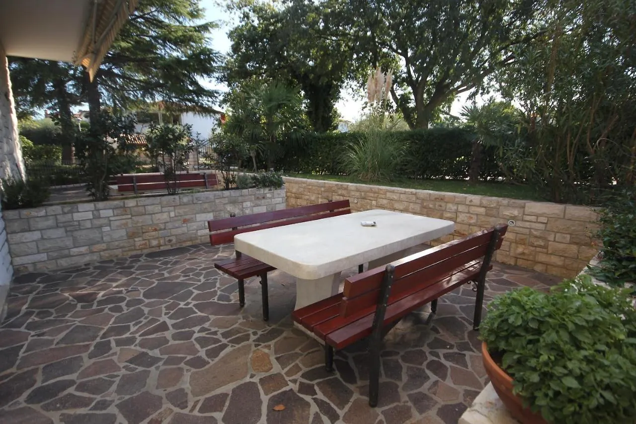 Apartments With A Swimming Pool Umag - 3358