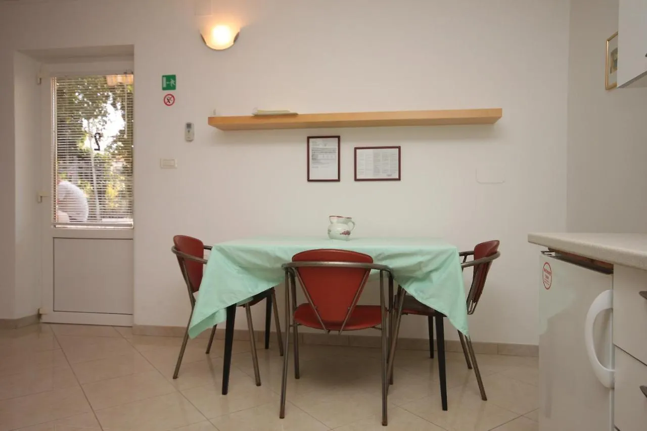 Apartments With A Swimming Pool Umag - 3358