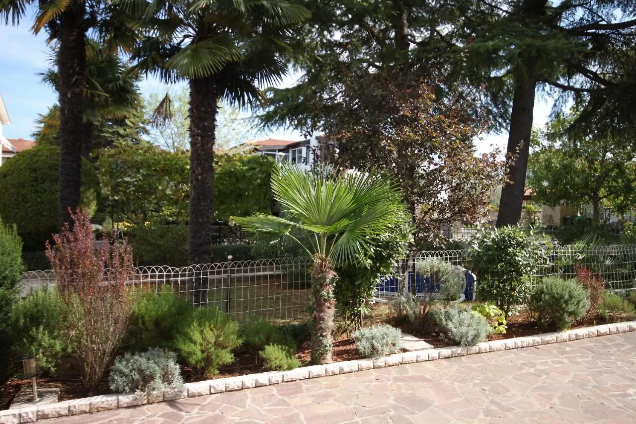 Apartments With A Swimming Pool Umag - 3358