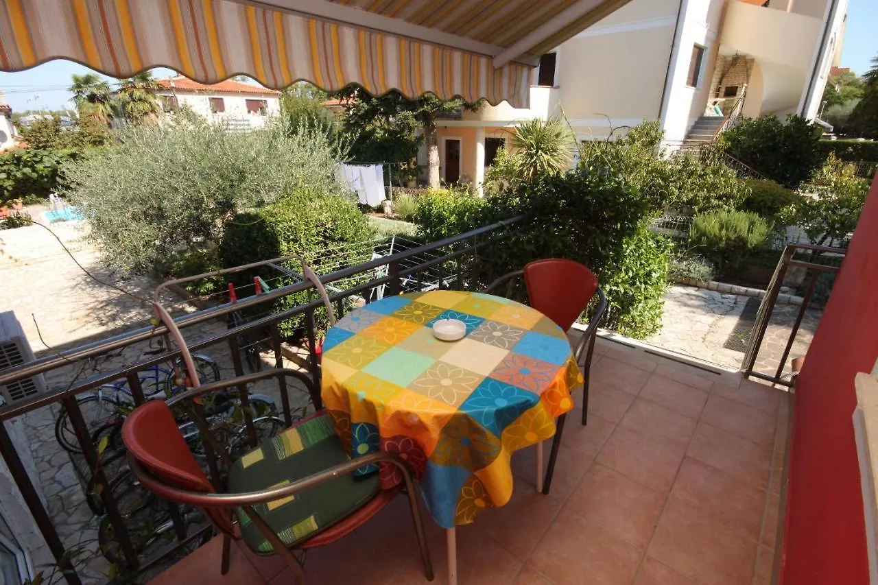 Apartments With A Swimming Pool Umag - 3358