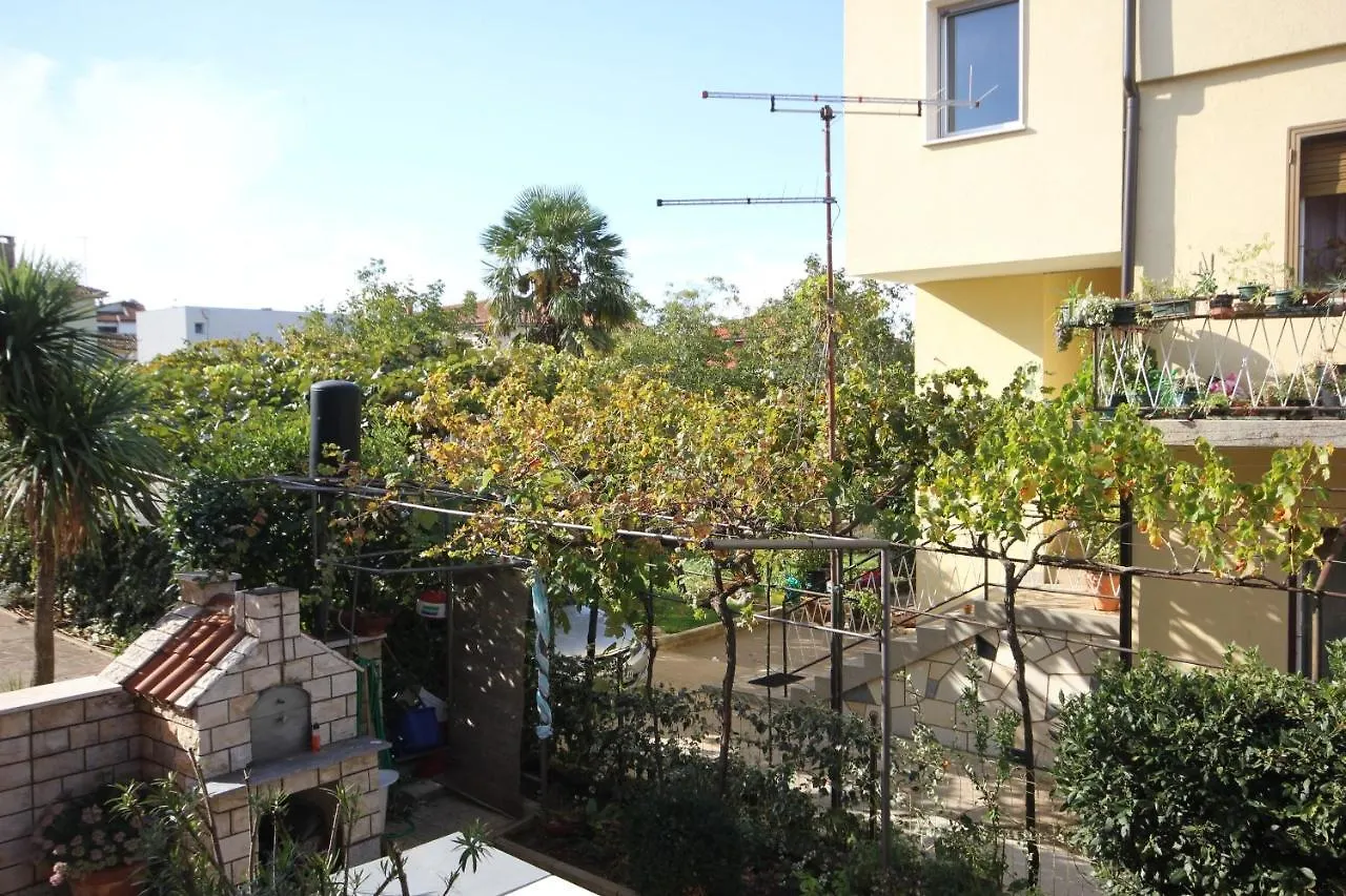 Apartments With A Swimming Pool Umag - 3358