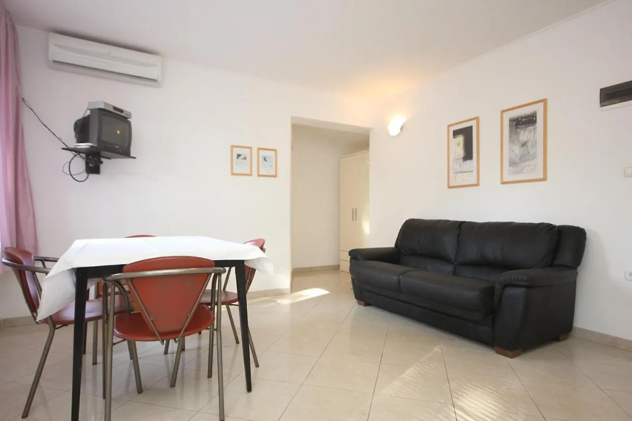 Apartments With A Swimming Pool Umag - 3358