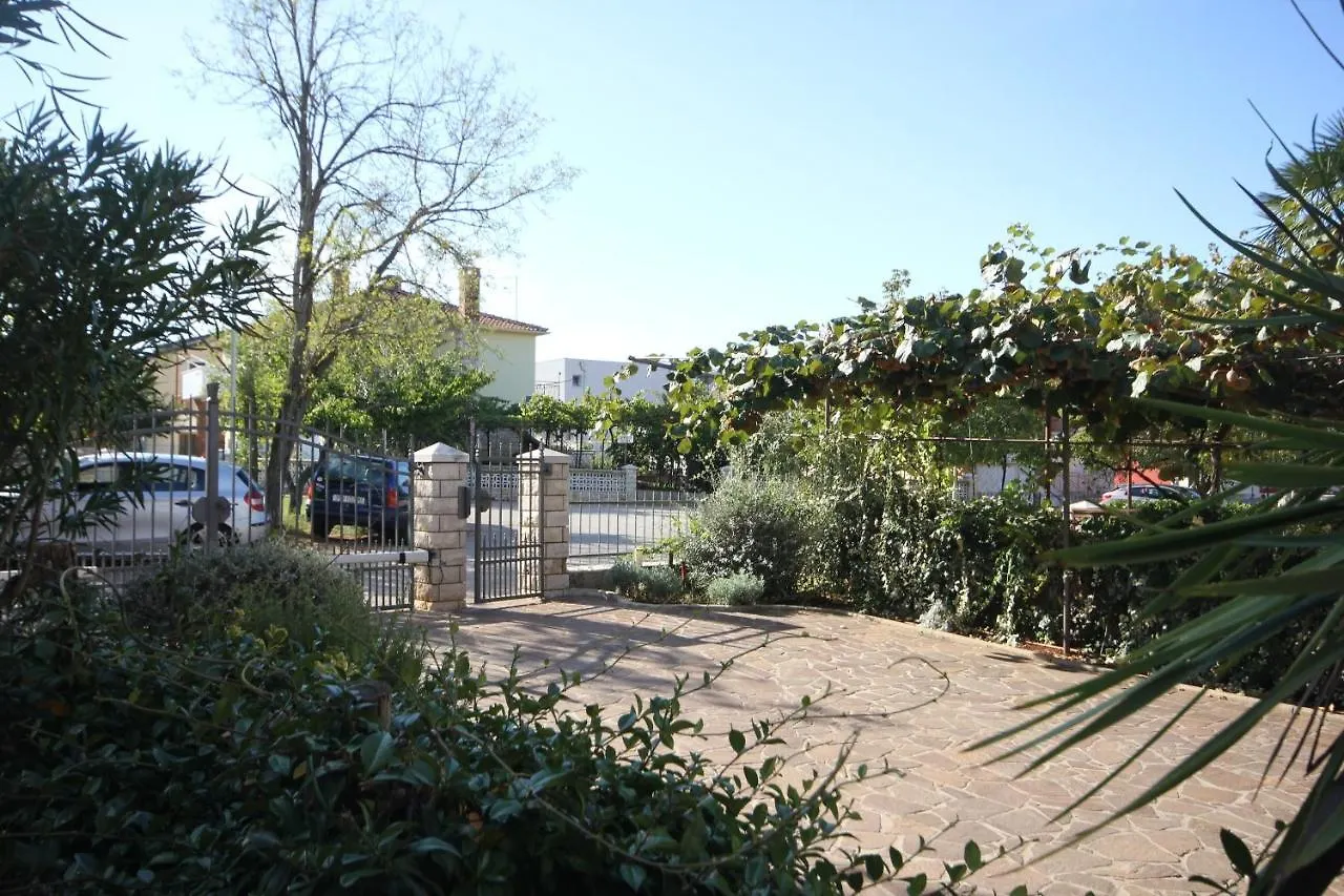 Apartments With A Swimming Pool Umag - 3358