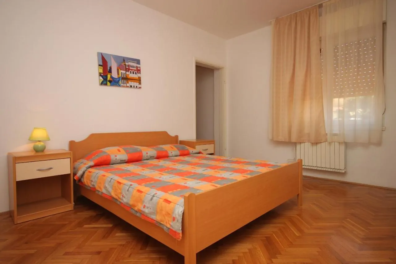 Apartments With A Swimming Pool Umag - 3358