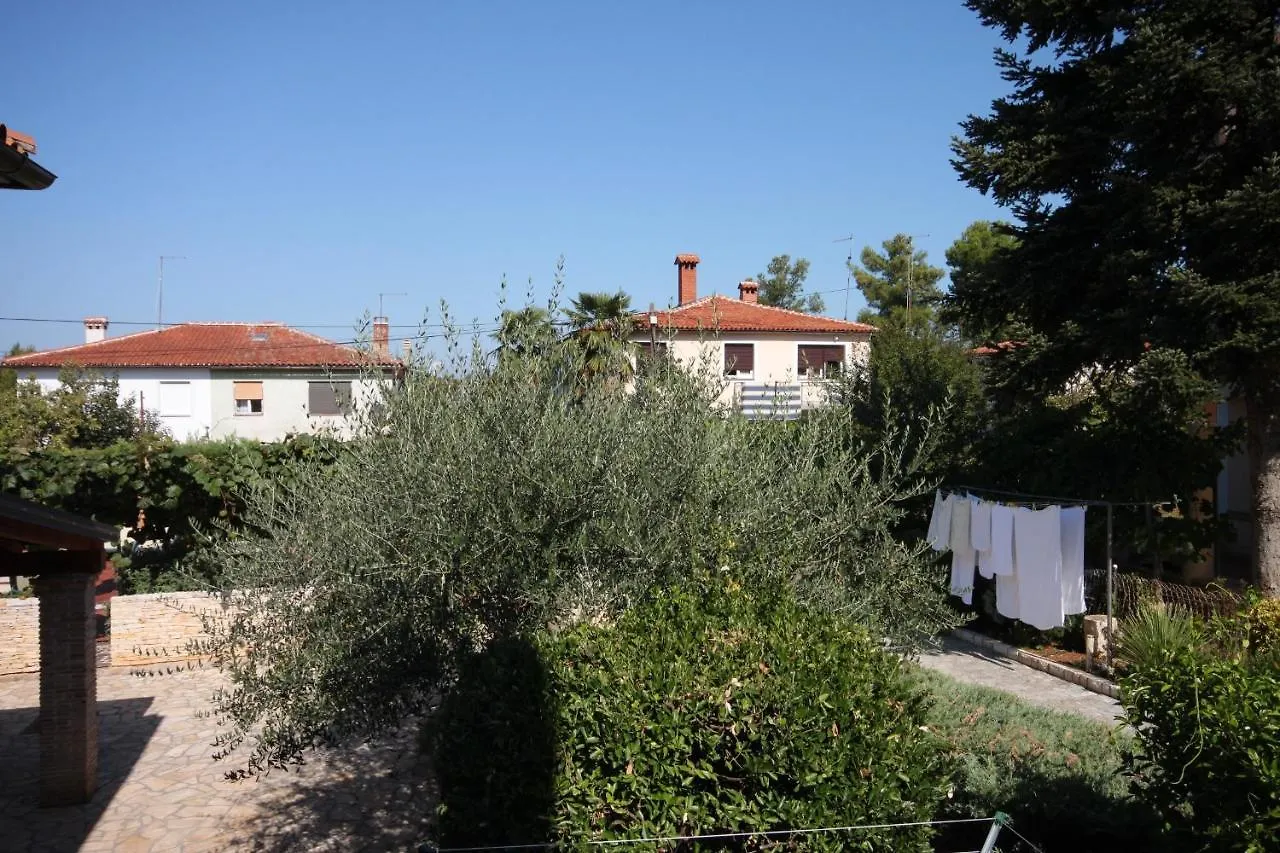 Apartments With A Swimming Pool Umag - 3358