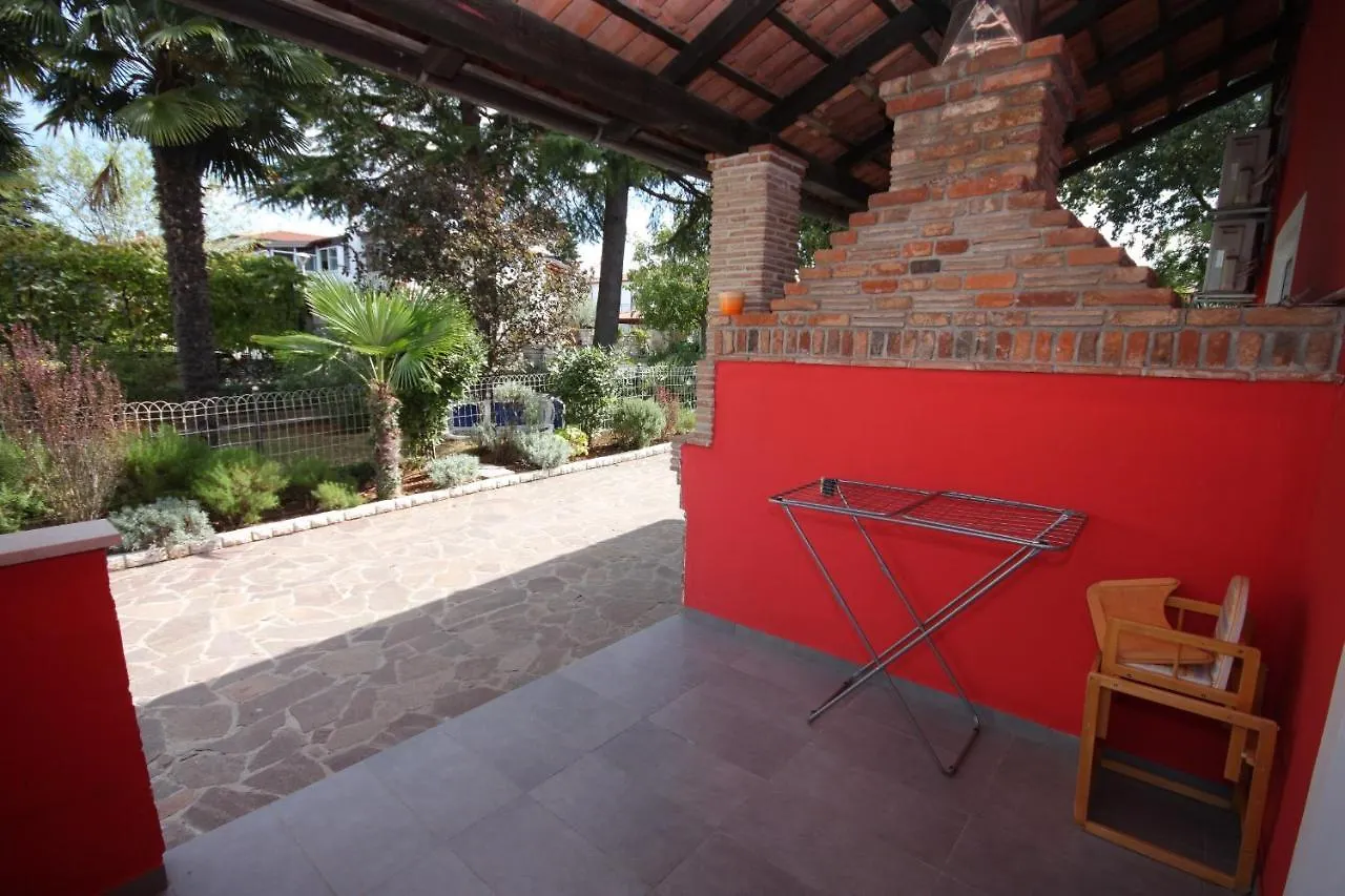 Apartments With A Swimming Pool Umag - 3358