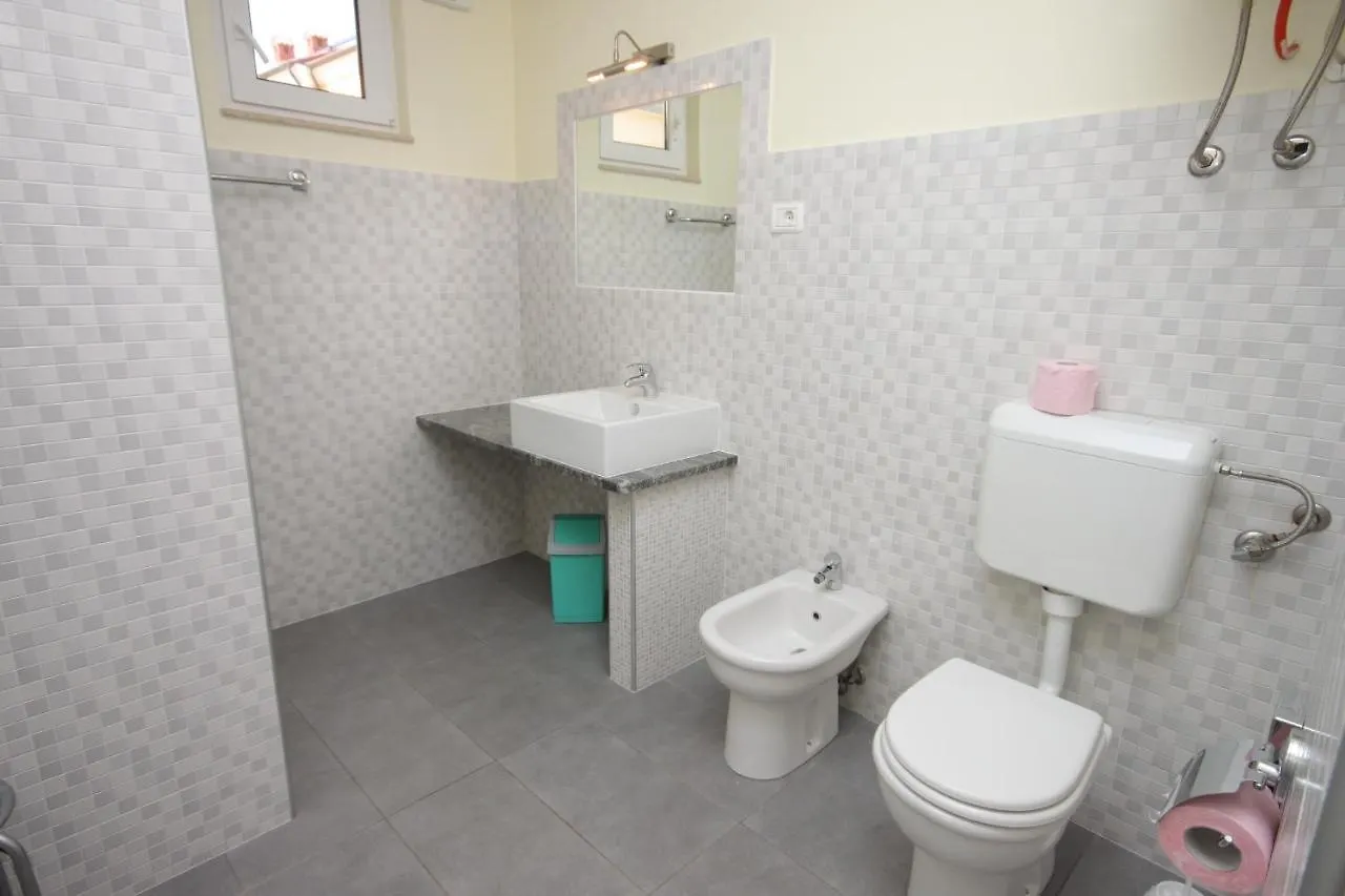 Apartments With A Swimming Pool Umag - 3358