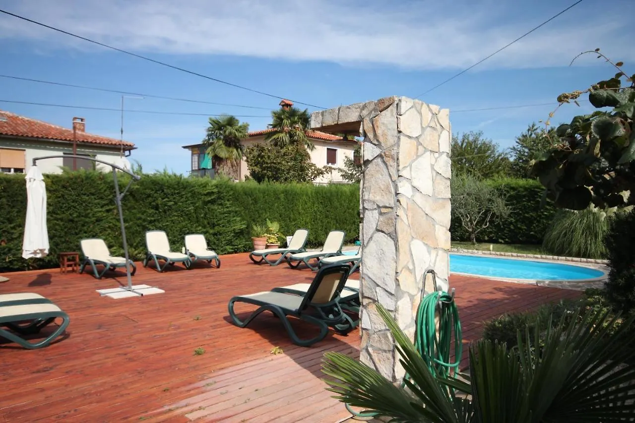 Apartments With A Swimming Pool Umag - 3358