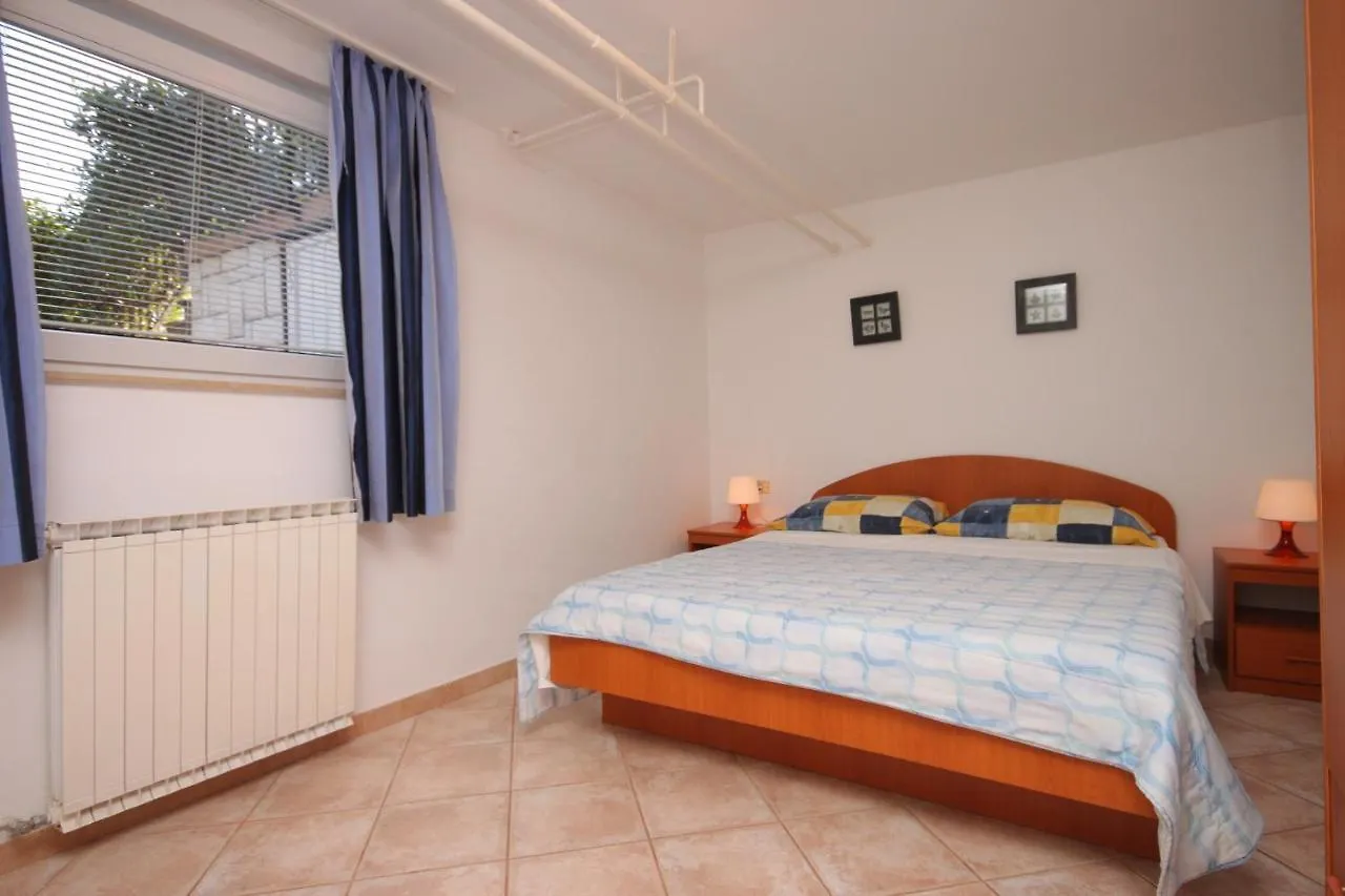 Apartments With A Swimming Pool Umag - 3358