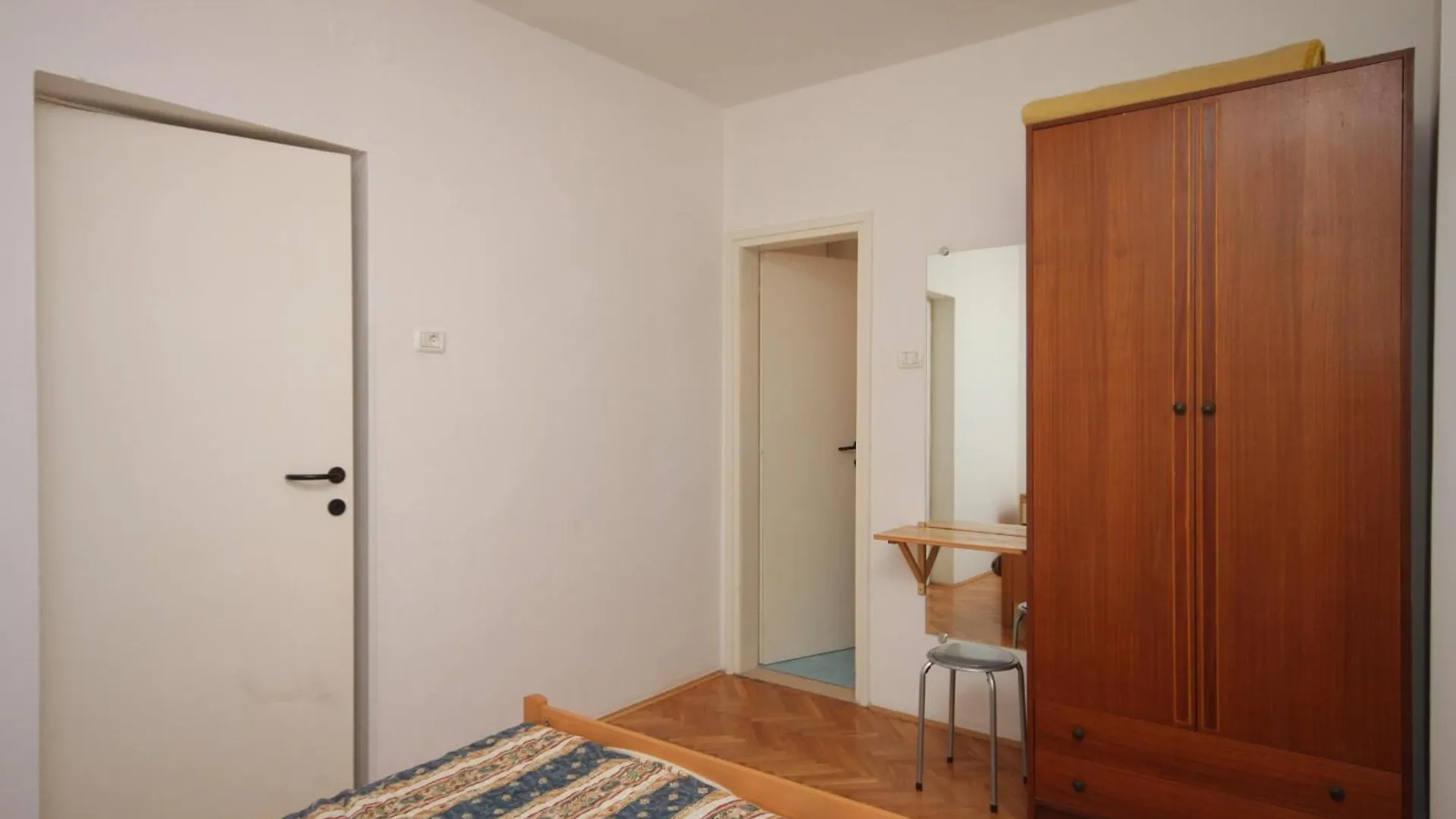 Apartments With A Swimming Pool Umag - 3358